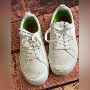 Cariuma OCA PANTONE Snow White Canvas‎ Contrast Sneaker Size W 10 / M 8.5 Unisex